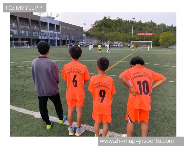 足球客家队奋勇争先展现拼搏精神助力地方足球发展与文化传承